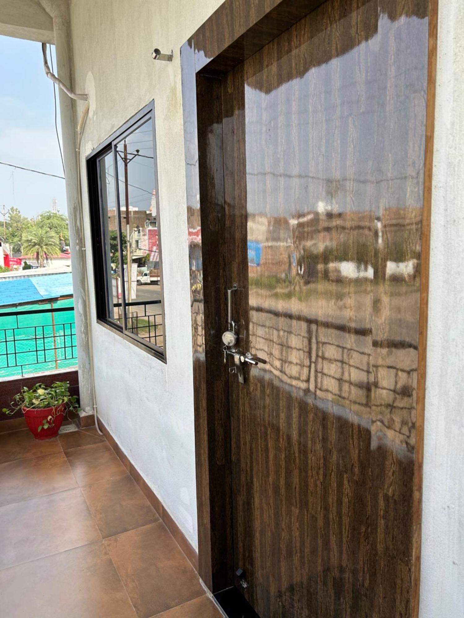 Hotel Shri Kunj Ujjain Ngoại thất bức ảnh